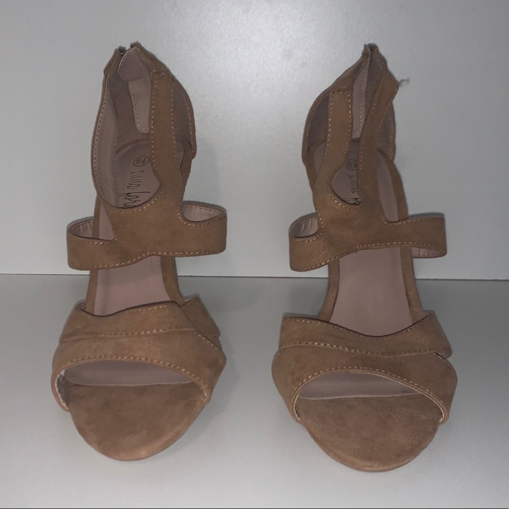 Anna Foret tan suede heels